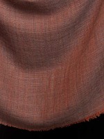 Темно-коричневый палантин из кашемира и шелка с геометрическим теневым узором